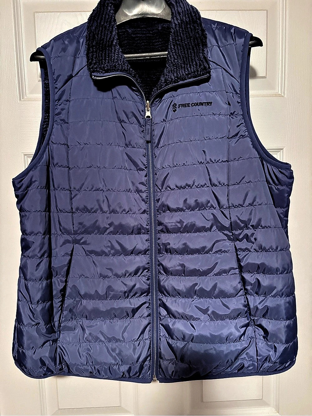 Free Country blue reversible vest. 2 front pockets, size XL